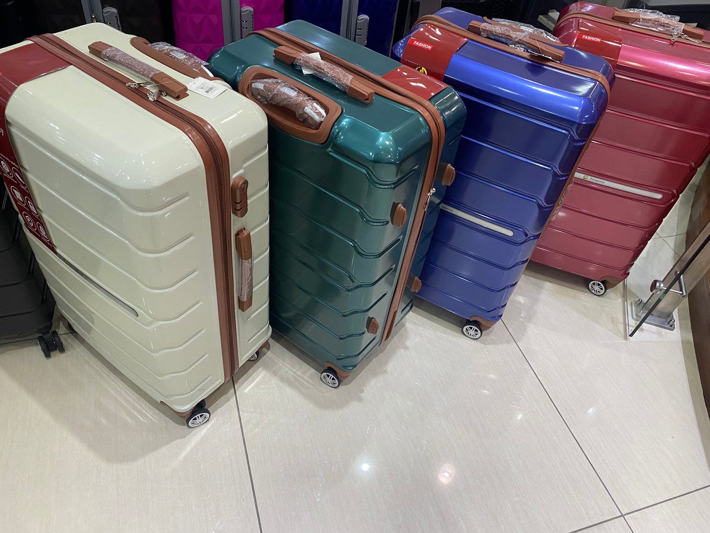 LUGGAGE SET 3PC HARDSIDE 20/24/28" SHINY WITH BROWN ZIPPER